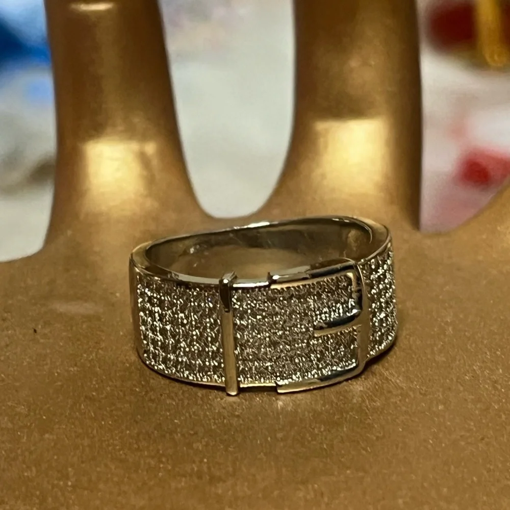 Sparkling Buckle Ring